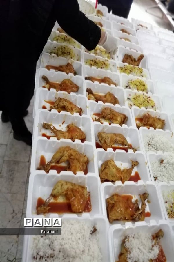 توزیع بیش از 700 پرس غذا بین مددجویان بهزیستی ورامین