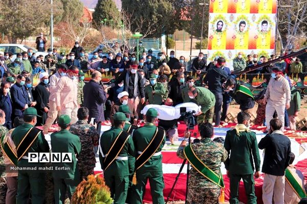 مراسم وداع با پیکر شهید گمنام در آباده
