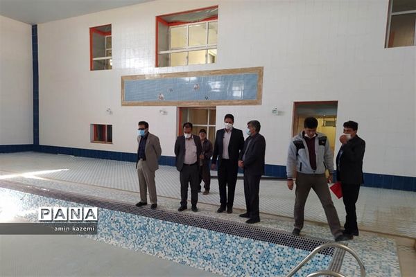 بازدید سرزده  رئیس سازمان دانش‌آموزی  فارس از استخر آماده افتتاح در داراب
