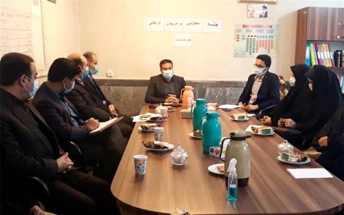 آموزش همراه با عشق به دانش‌آموزان می‌تواند بخش مهمی از اهداف پرورشی را تامین کند‌