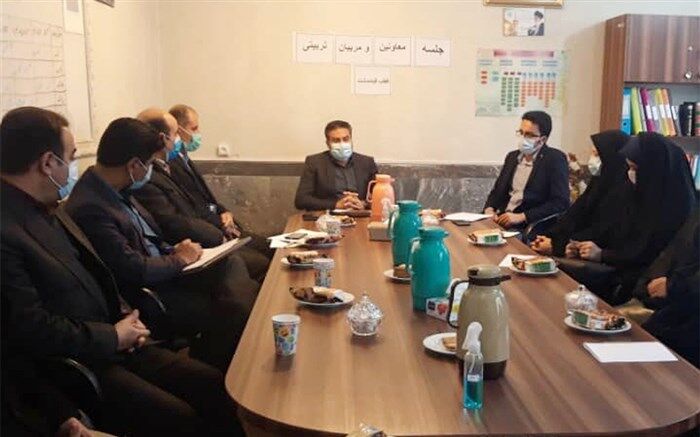 آموزش همراه با عشق به دانش‌آموزان می‌تواند بخش مهمی از اهداف پرورشی را تامین کند‌