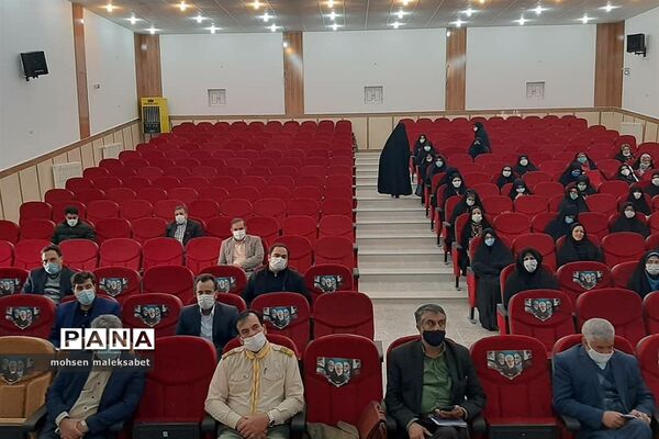 نشست مدیر و مسئولان سازمان دانش آموزی یزد با مربیان پیشتاز اردکان