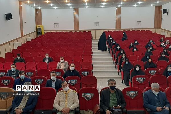 نشست مدیر و مسئولان سازمان دانش آموزی یزد با مربیان پیشتاز اردکان