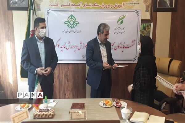 نشست نمایندگان دهمین دوره  مجلس دانش آموزی ناحیه 4 کرج