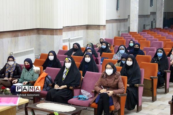 دوره آموزش خبرنگاری ویژه دانش‌آموزان دختر در ارومیه