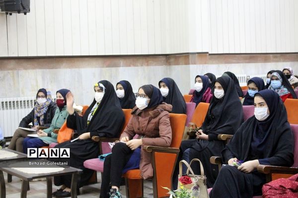 دوره آموزش خبرنگاری ویژه دانش‌آموزان دختر در ارومیه