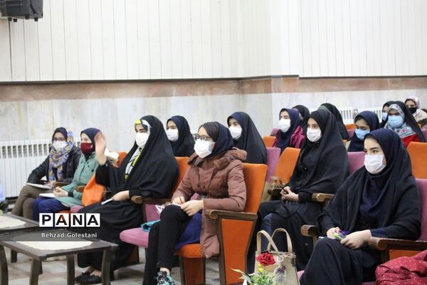 دوره آموزش خبرنگاری ویژه دانش‌آموزان دختر در ارومیه
