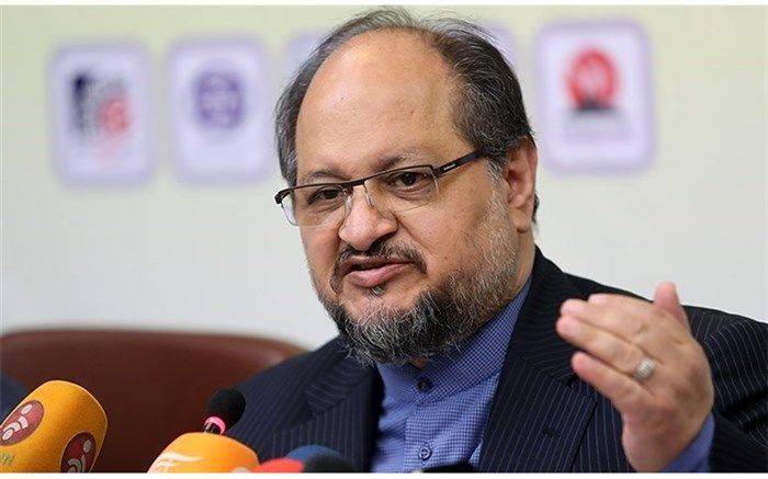 شریعتمداری: برخی در آزادی توهین چک سفید امضا دارند