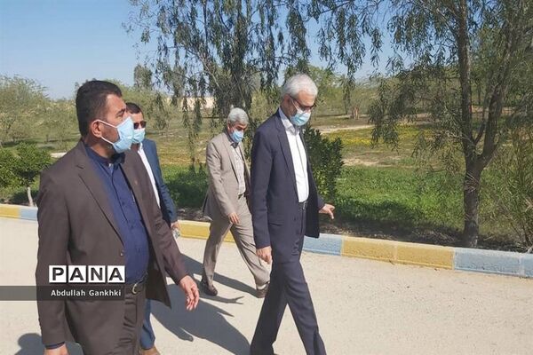 بازدید معاون پرورشی و فرهنگی آموزش و پرورش و فرماندار بوشهر از اردوگاه تربیتی در چاه کوتاه