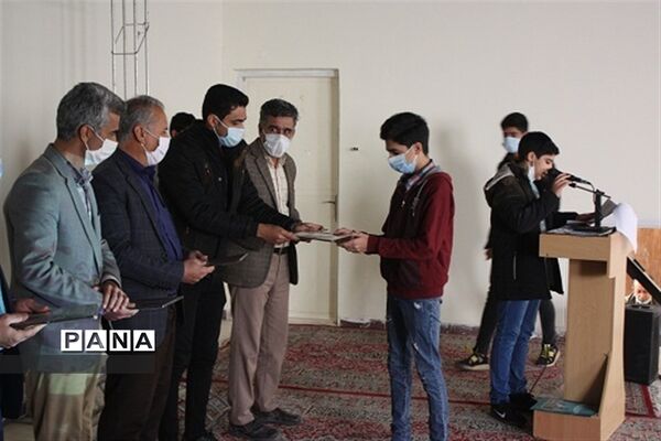 تجلیل از برگزیدگان مسابقات قرآنی و فرهنگی هنری در ابرکوه