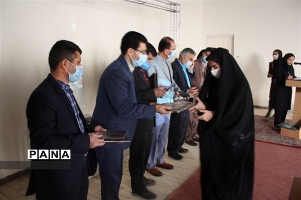 تجلیل از برگزیدگان مسابقات قرآنی و فرهنگی هنری در ابرکوه