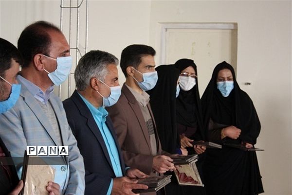 تجلیل از برگزیدگان مسابقات قرآنی و فرهنگی هنری در ابرکوه