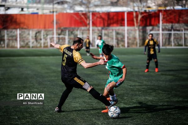 دیدار تیم های فوتبال هنرمندان و کودکان کار