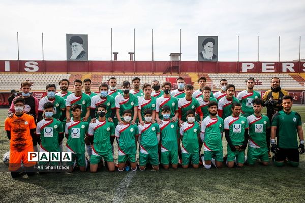 دیدار تیم های فوتبال هنرمندان و کودکان کار