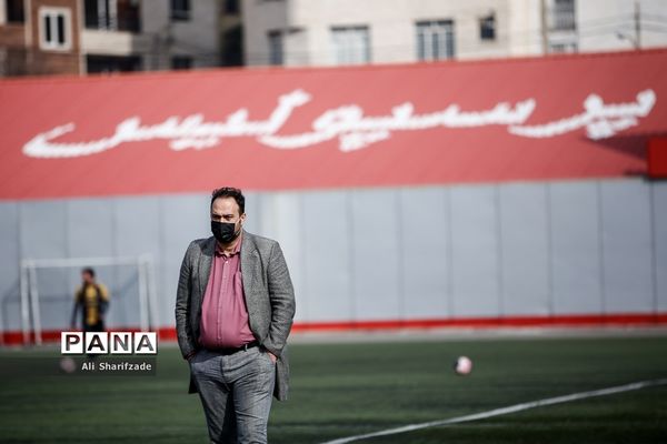 دیدار تیم های فوتبال هنرمندان و کودکان کار