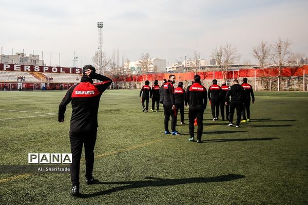 دیدار تیم های فوتبال هنرمندان و کودکان کار