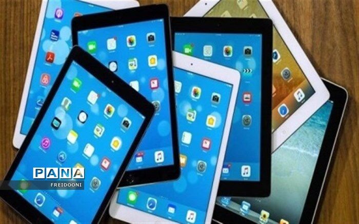 اهدای 335 تبلت، گوشی و تلویزیون به دانش آموزان منطقه 4