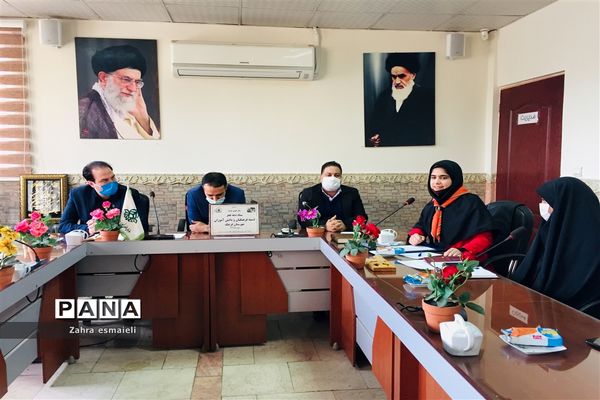 جلسه آموزشی دانش‌آموزان پیشتاز در قرچک