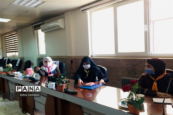 جلسه آموزشی دانش‌آموزان پیشتاز در قرچک