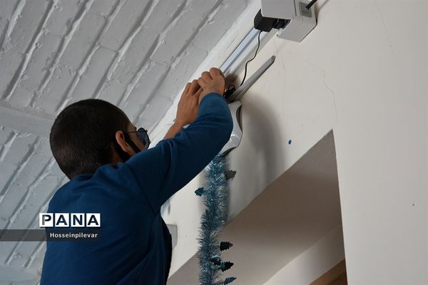 تزئین سالن دبیرستان شهید نواب صفوی بیرجندبرای دهه فجر