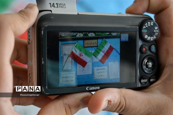 تزئین سالن دبیرستان شهید نواب صفوی بیرجندبرای دهه فجر