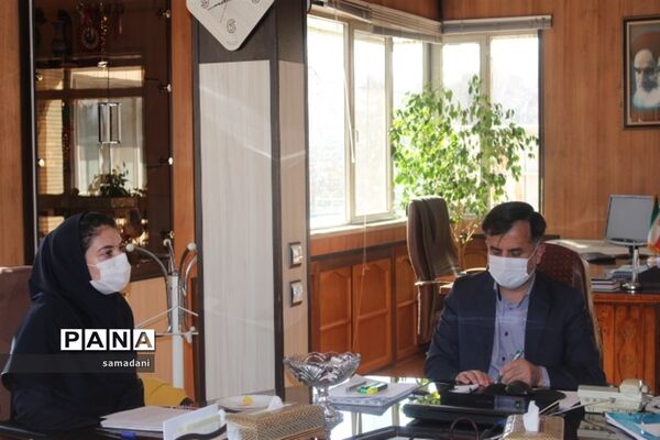 دیدار اعضای مجلس دانش آموزی با مدیر کل آموزش و پرورش استان اصفهان
