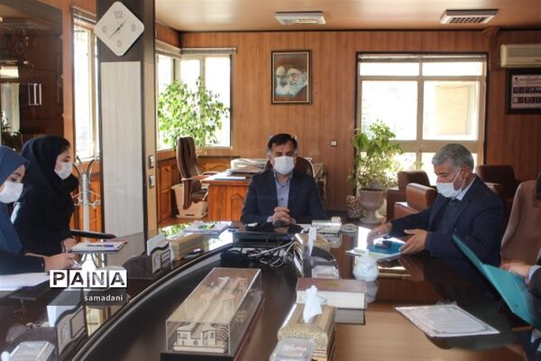 دیدار اعضای مجلس دانش آموزی با مدیر کل آموزش و پرورش استان اصفهان
