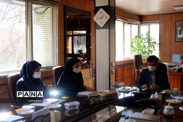 دیدار اعضای مجلس دانش آموزی با مدیر کل آموزش و پرورش استان اصفهان