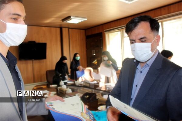 دیدار اعضای مجلس دانش آموزی با مدیر کل آموزش و پرورش استان اصفهان