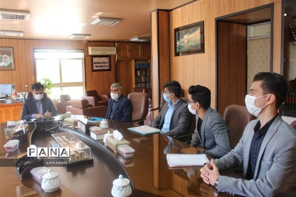 دیدار اعضای مجلس دانش آموزی با مدیر کل آموزش و پرورش استان اصفهان