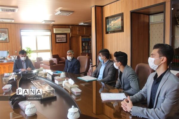 دیدار اعضای مجلس دانش آموزی با مدیر کل آموزش و پرورش استان اصفهان