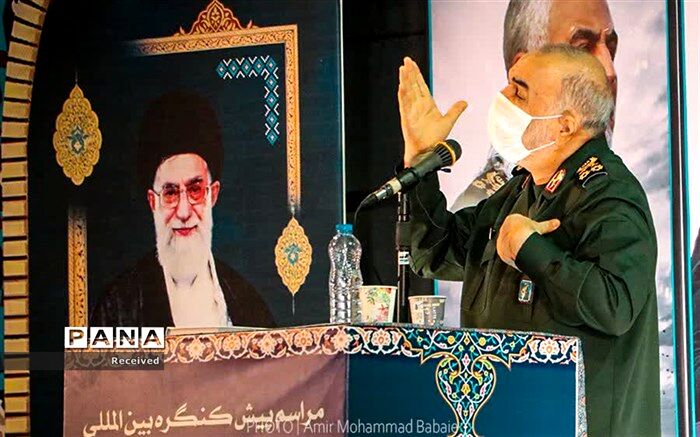 آمریکایی‌ها تلاش دارند نابینایی سیاسی را در جوامع خود و دیگر کشورها شایع سازند