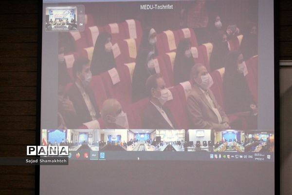 حضور نمایندگان خوزستان درآیین افتتاحیه دهمین دوره مجلس دانش آموزی کشور