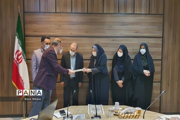 نشست هم اندیشی مدیران متوسطه بهارستان یک در اردوگاه شهید منتظری شهریار
