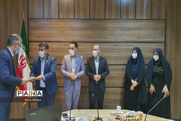 نشست هم اندیشی مدیران متوسطه بهارستان یک در اردوگاه شهید منتظری شهریار