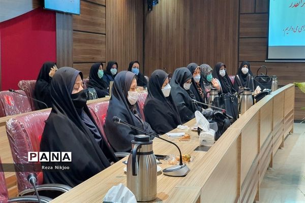 نشست هم اندیشی مدیران متوسطه بهارستان یک در اردوگاه شهید منتظری شهریار