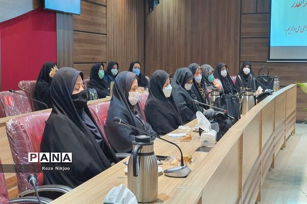 نشست هم اندیشی مدیران متوسطه بهارستان یک در اردوگاه شهید منتظری شهریار