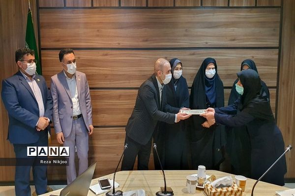 نشست هم اندیشی مدیران متوسطه بهارستان یک در اردوگاه شهید منتظری شهریار