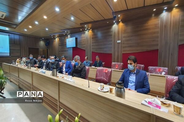 نشست هم اندیشی مدیران متوسطه بهارستان یک در اردوگاه شهید منتظری شهریار