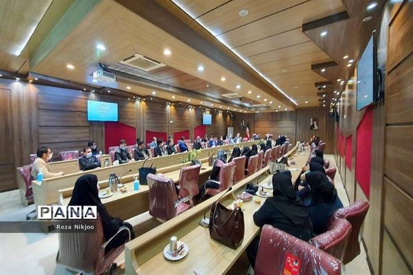 نشست هم اندیشی مدیران متوسطه بهارستان یک در اردوگاه شهید منتظری شهریار