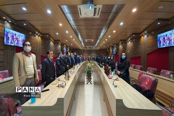 نشست هم اندیشی مدیران متوسطه بهارستان یک در اردوگاه شهید منتظری شهریار