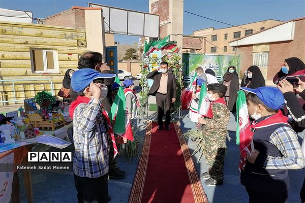 آیین نواختن زنگ انقلاب در ناحیه 2 شهر ری