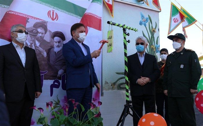 زنگ انقلاب توسط استاندار گیلان در مدرسه پسرانه شهید بیگلو نواخته شد