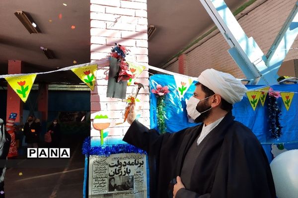 نواخته شدن زنگ انقلاب در منطقه 13 شهر تهران