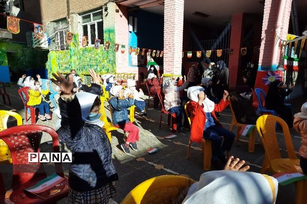 نواخته شدن زنگ انقلاب در منطقه 13 شهر تهران