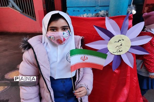 نواخته شدن زنگ انقلاب در منطقه 13 شهر تهران