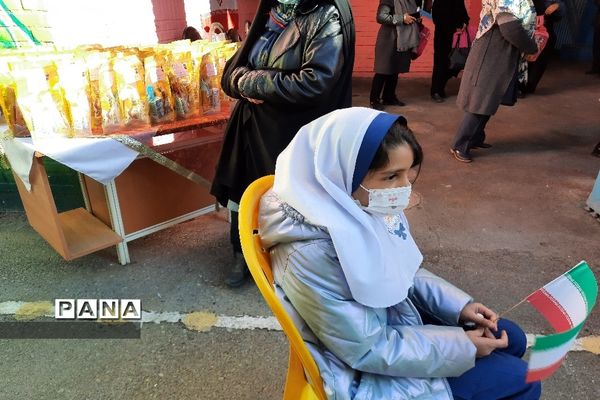 نواخته شدن زنگ انقلاب در منطقه 13 شهر تهران