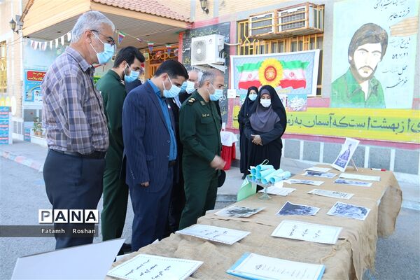 نواختن زنگ انقلاب در مدارس شهرستان امیدیه