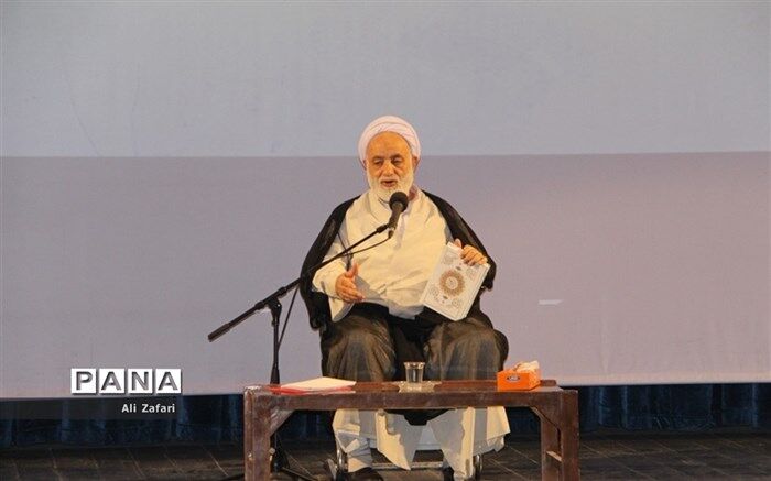 حجت الاسلام قرائتی: نماز، سرلوحه همه ادیان آسمانی است