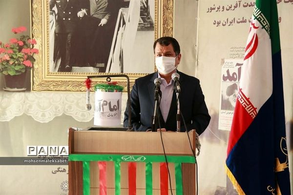 نواختن زنگ استانی انقلاب در دبیرستان طوبی ناحیه 2 یزد